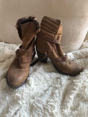 Brown Ankle Boots size 8 (fabric peeling at top & straps, but shoe is good!!)